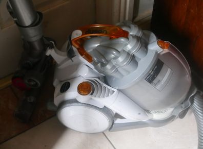 Dyson DC8 Cylinder Hoover Vacuum Cleaner -works well