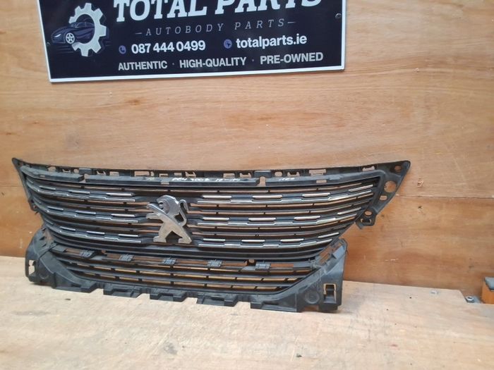 Peugeot 3008 2017 front grill