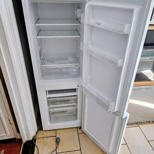 LOGIK L50BW23 60/40 Fridge Freezer