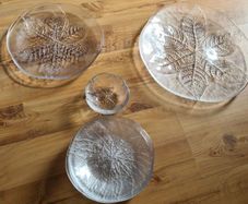 Kosta Boda "Party" leaf set