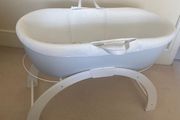 Shnuggle Moses Basket + Curve Stand