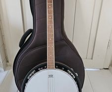 Irish Banjo Koda FBJ2419F with padded case