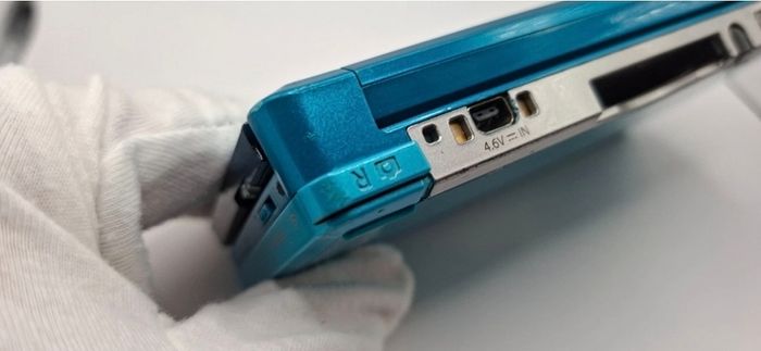 Nintendo 3DS Aqua Blue Console With Charger, SD Card, Battery & Stylus Region Free Modded