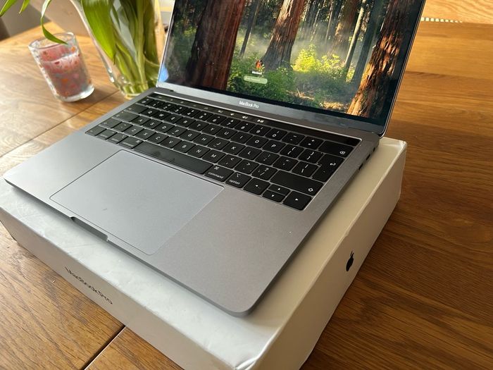MacBook Pro 13 (2019) Intel i7/16GB /1TB SSD