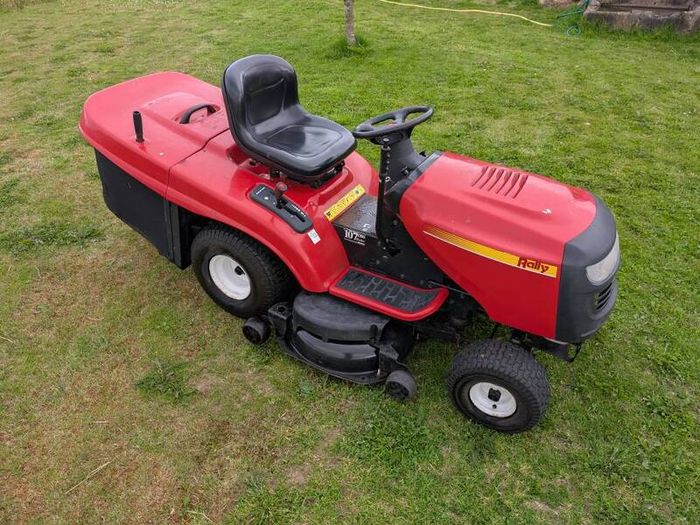Ride on lawnmower