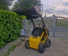 Delano S360 skid steer loader: