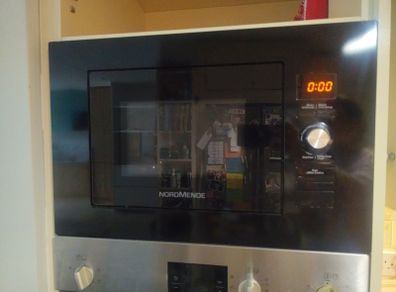microwave oven