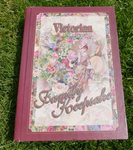 Vintage Victorian Photo Album: Romantic Floral Wedding Keepsake