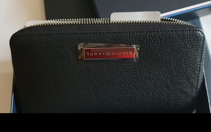 New Tommy Hilfiger Wallet