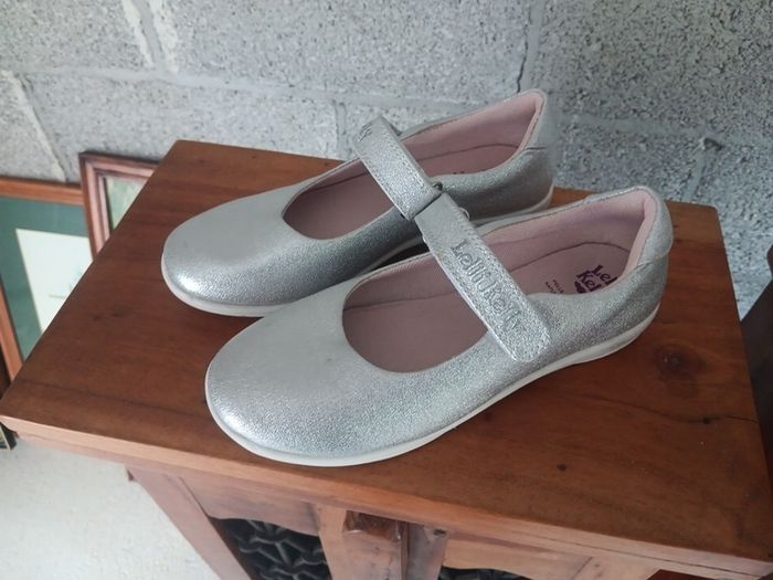 children's shoes