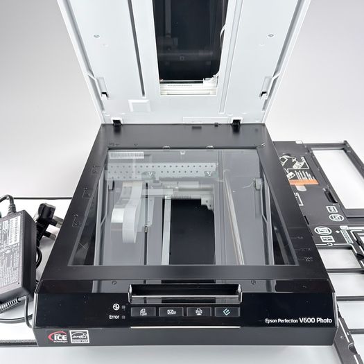 Epson Perfection V 600 flat bed scanner