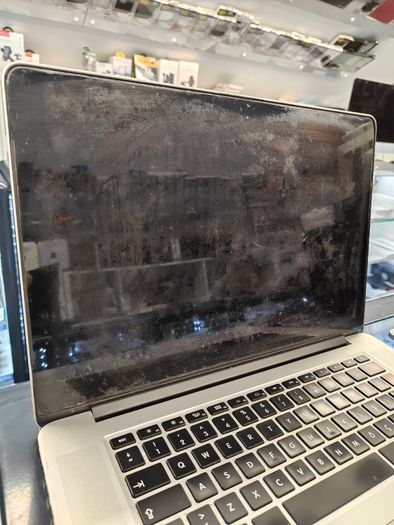Apple MacBook Pro a1398 Retina 15.4" Mid 2015 256GB SSD 16GB Ram 2.5GHz Core i7 macOS Monterey (Battery Cycle: 845)