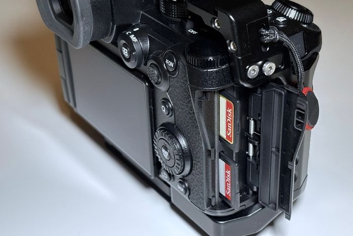 Panasonic LUMIX S5II with Smallrig cage and handle