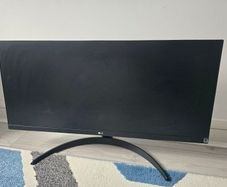 LG 29" UltraWide monitor with table/stand