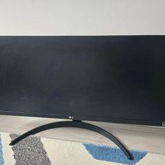 LG 29" UltraWide monitor with table/stand