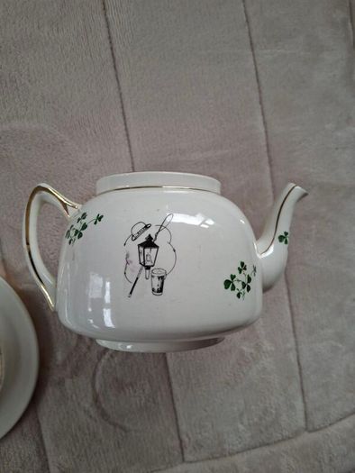Carrigakine Pottery Cork Ireland Tea Pot And a pottery  carraigaline  stand plate