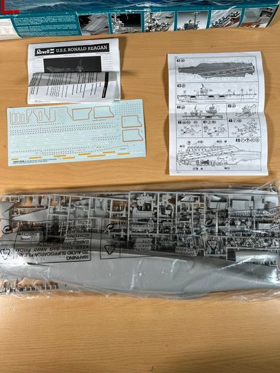 Revell 05003 1:720 USS Ronald Reagan Aircraft Carrier Model