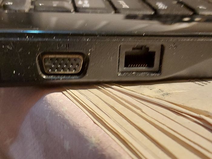 Dell Inspiron 1545, Model PP41L, Intel Pentium Dual-Core CPU T4300, 2.1GHZ, 4GB Ram, 238GB SSD, Windows 10, Microsoft Edge, chrome and VLC