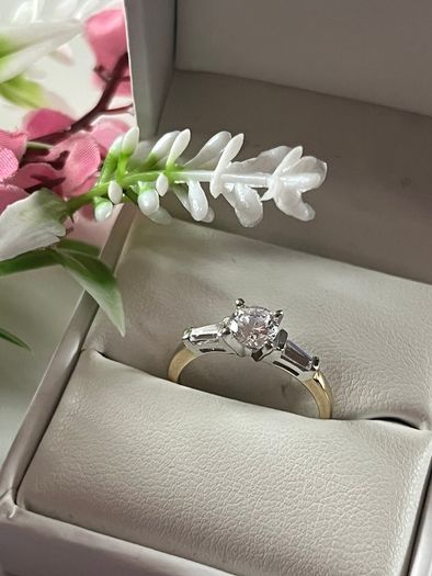9ct Yellow Gold Ring.