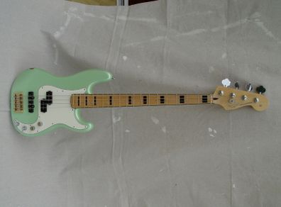 Fender Precision Bass Deluxe Series.