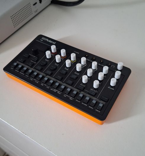 Roland T-8 Beat Machine