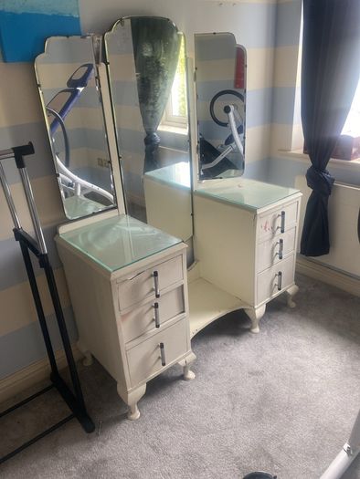 dressing table