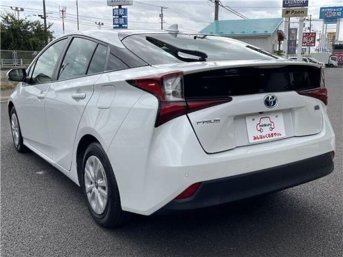 Toyota Prius 2021 price negotiable urgent sale