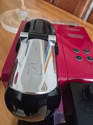 Red De'Longhi Nespresso Lattissima Touch
