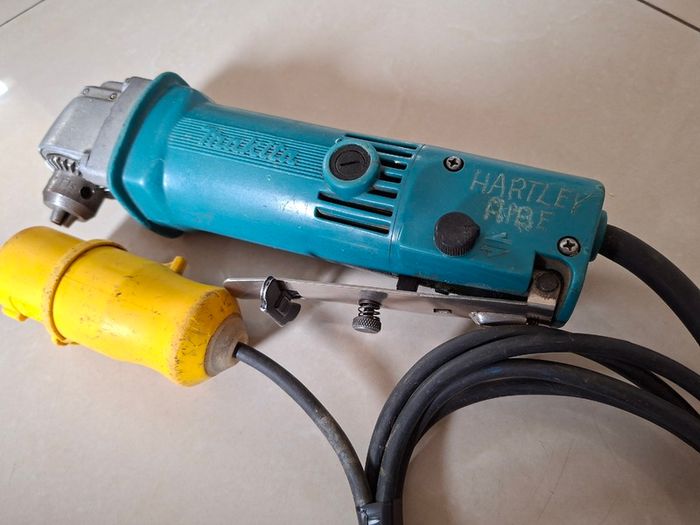 Makita DA3000R 10mm Angle Drill 110v