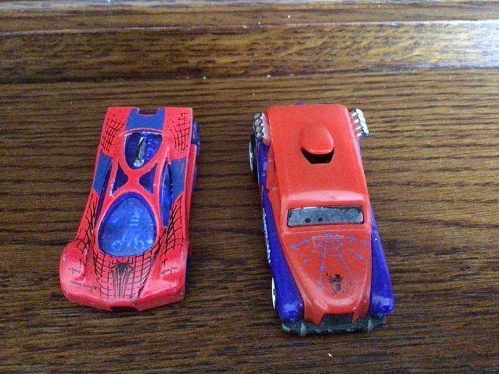 2 Hot Wheels Mattel Spiderman cars