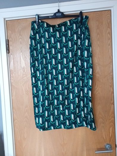 Dunnes Stores Skirt.   S.18.    .B.N.W.T
