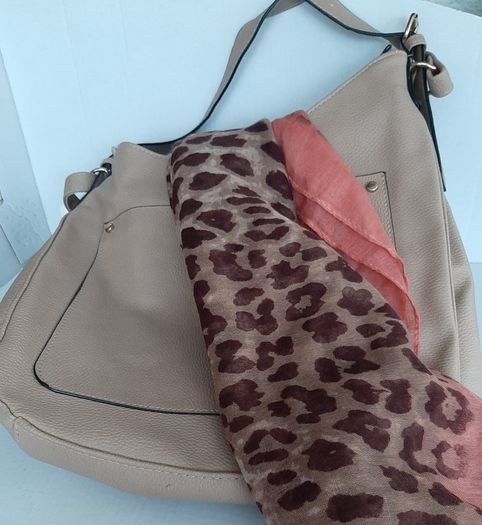 new bag and new scarf tag attacheed