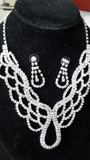 Bridal Neck piece and matching Earrings ( DEBS )