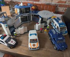 Over EUR 200 of playmobil collection - Police Station, cars and figures