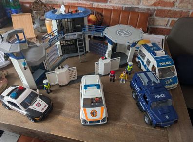 playmobil collection - Police Station, cars and figures
