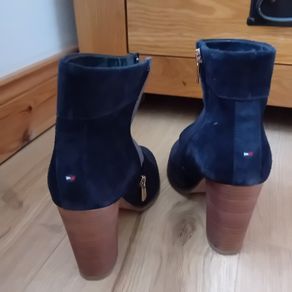 laides boots Tommy Hilfigure. Size 6 Brand new