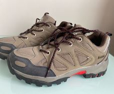 New Trecking Shoes, size 8