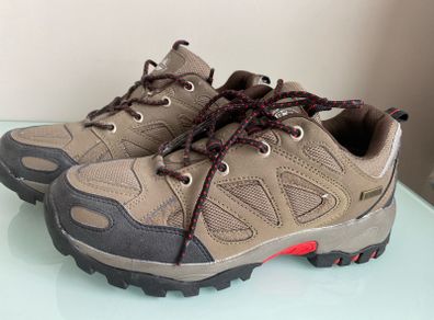 New Trecking Shoes, size 8