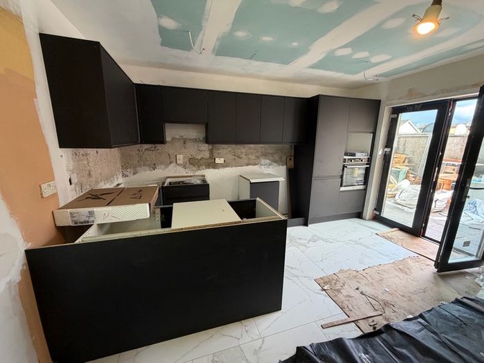 Carpenter Handyman kitchen fitter Flat pack specialist