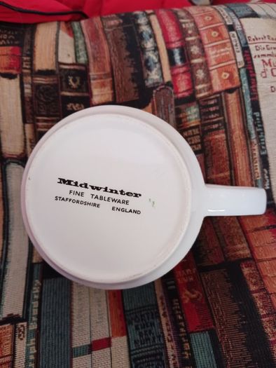 Midwinter half pint jug / Sienna design
