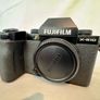 Fujifilm XS10 + Tamron 17-70 mm f/2.8 + VILTROX 33mm f/1.4 + Godox V860III + FeiyuTech AK2000C + 2 original & 2 Duracell batteries & 52mm & 67mm VND + Comica CVM-V30 Lite Shotgun Microphone + Teleprompter + Macro extension tube Image 9