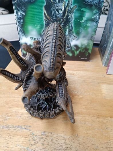 Aliens Warrior mini statue