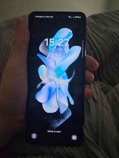 Samsung galaxy flip 4