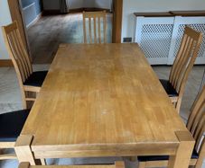 Dining table with 6 matching seats