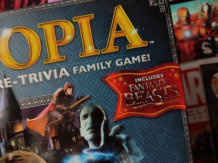 Pictopia ! Harry Potter Edition ! The Ultimate Picture-Trivia Family Game ! Includes Fantastic Books ! by Ravensburger !