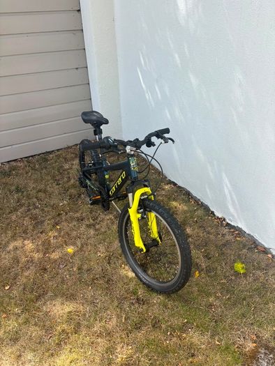 Carerra blast kids mountain bike Suits age 6-8 yrs approx