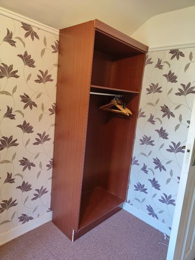 wardrobe, no doors