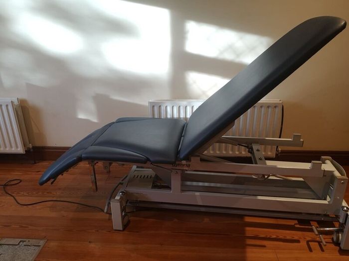 Professional treatment table