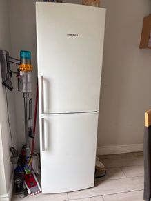 Bosch 50:50 fridge freezer, 50-50 freestanding