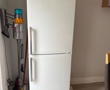 Bosch 50:50 fridge freezer, 50-50 freestanding